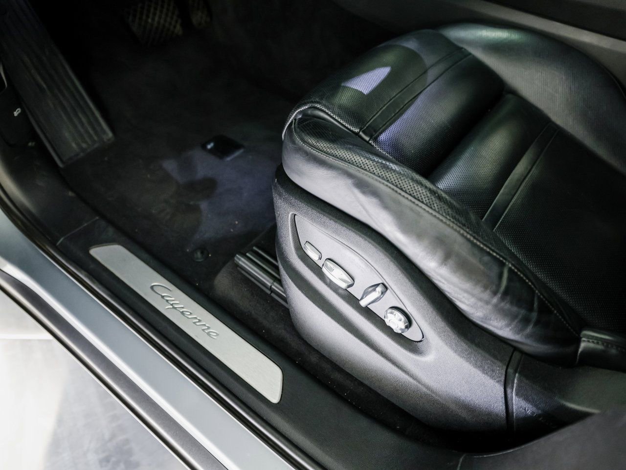 Certified 2020 Porsche Cayenne image 14