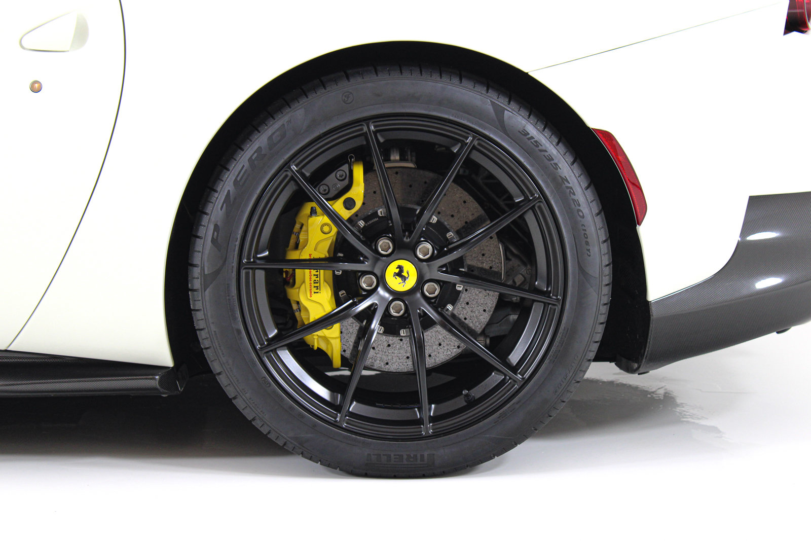 Used 2019 Ferrari 812 Superfast RWD image 16