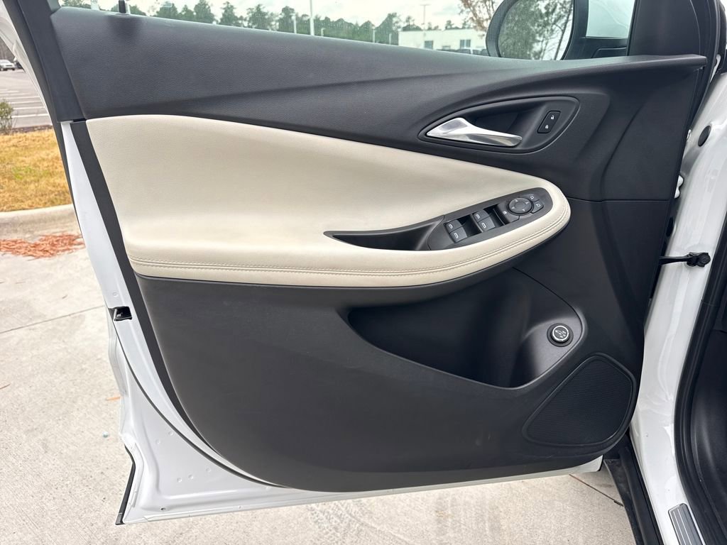 Used 2022 Buick Encore GX Select image 14