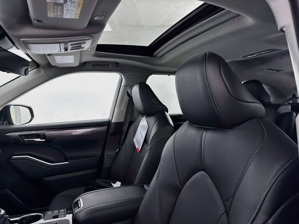 New 2026 Toyota Highlander Limited AWD/4WD image 32