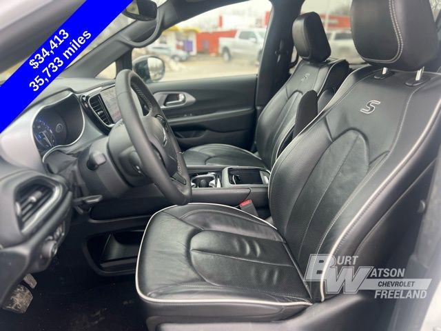 Used 2025 Chrysler Pacifica Limited image 9