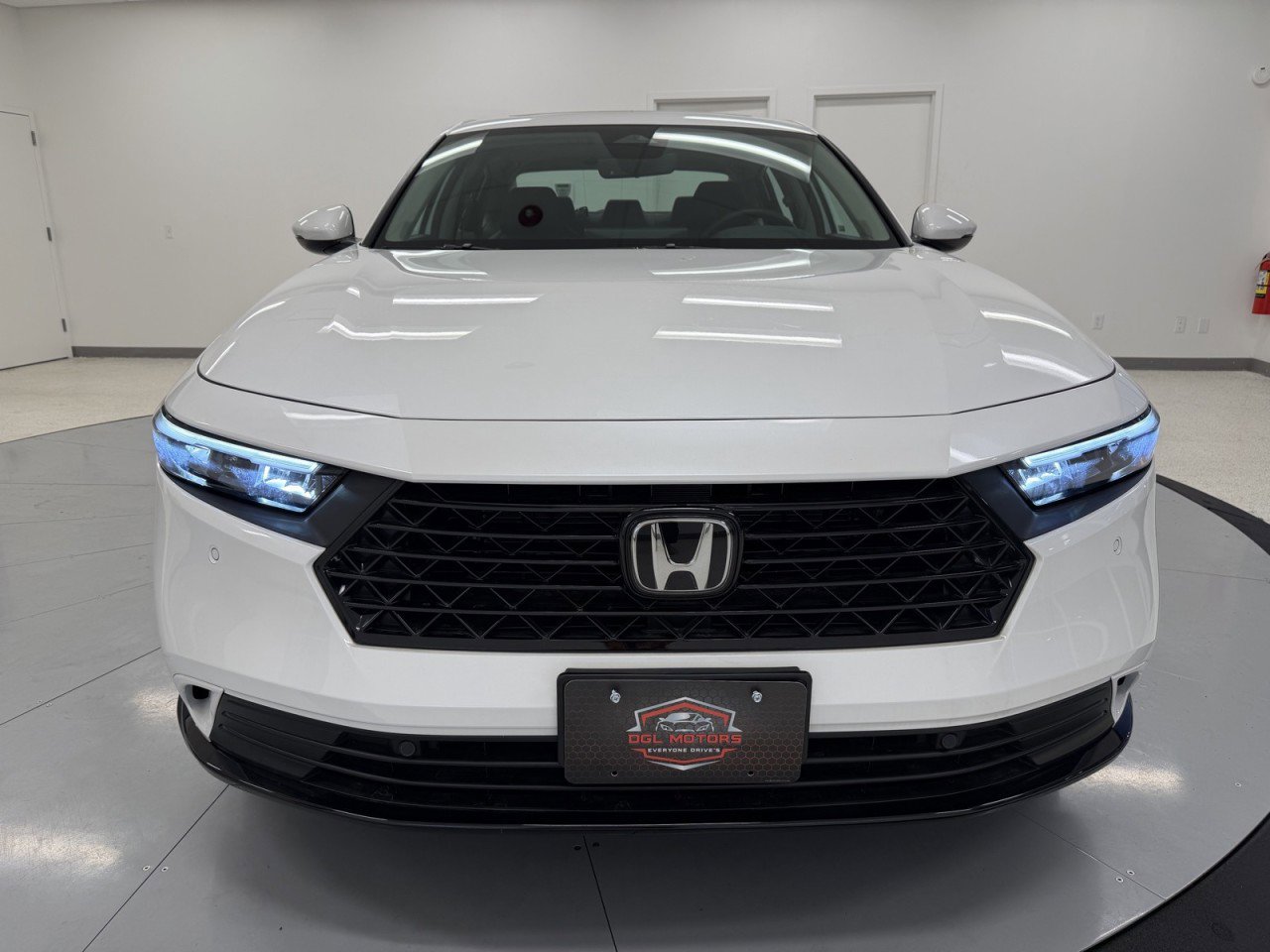 Used 2025 Honda Accord EX-L image 2