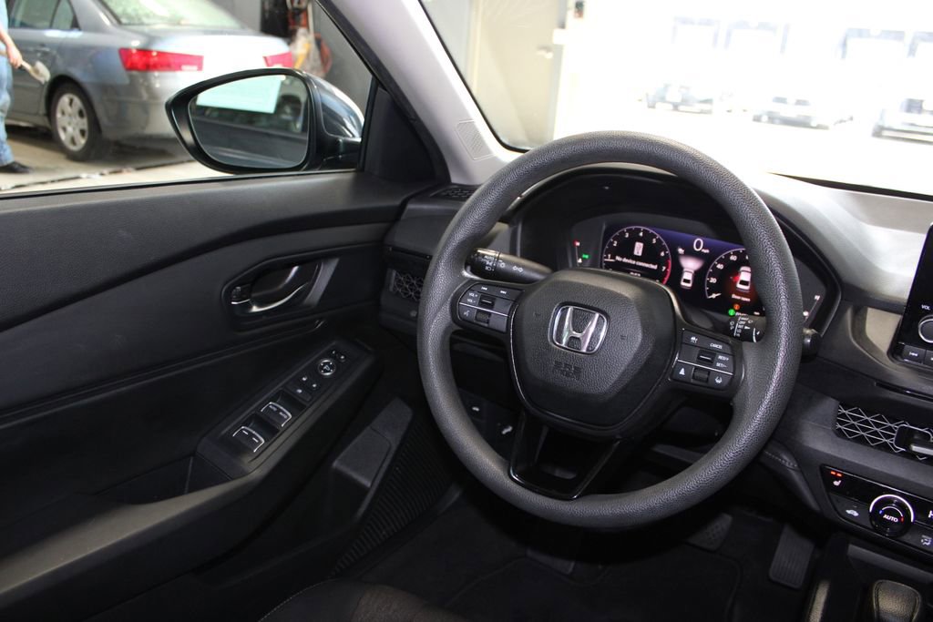 Used 2023 Honda Accord EX image 19