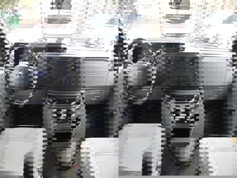 Used 2014 Ford E-250 and Econoline 250 Extended image 9