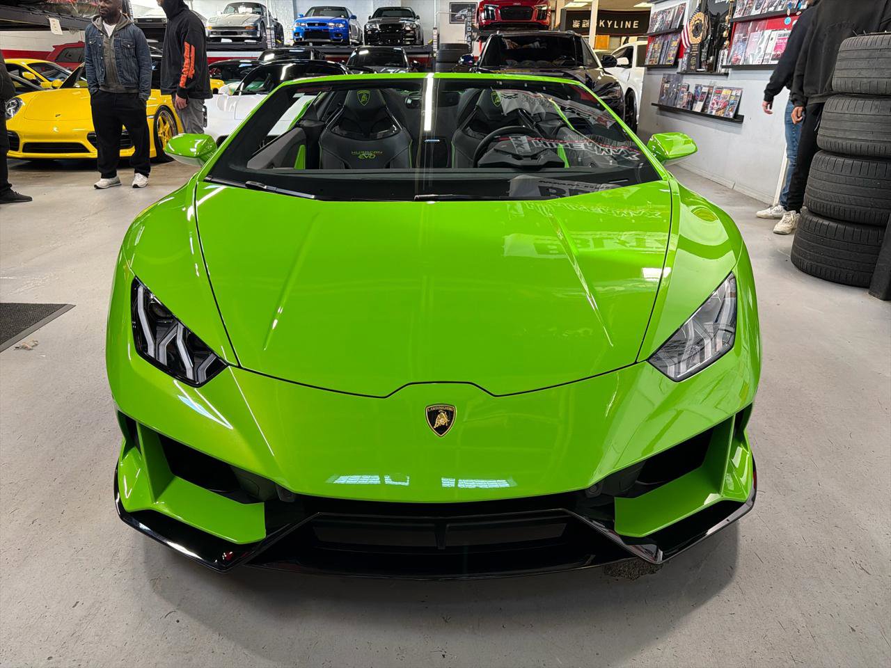 Used 2024 Lamborghini Huracan EVO AWD/4WD image 2