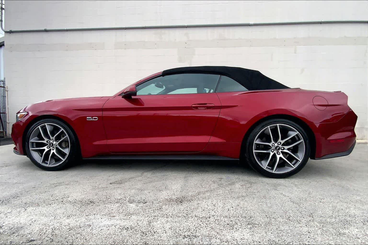 Used 2017 Ford Mustang GT Premium w/ Equipment Group 401A RWD image 3