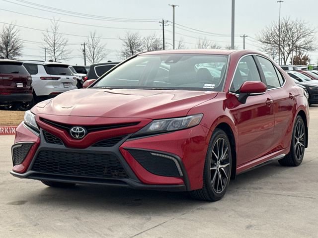 Used 2024 Toyota Camry SE image 4