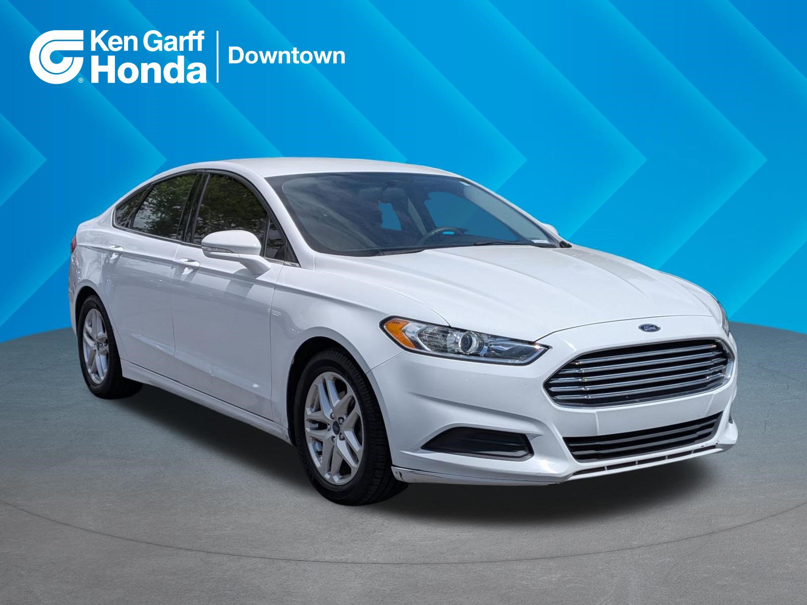 Used 2015 Ford Fusion SE FWD image 1