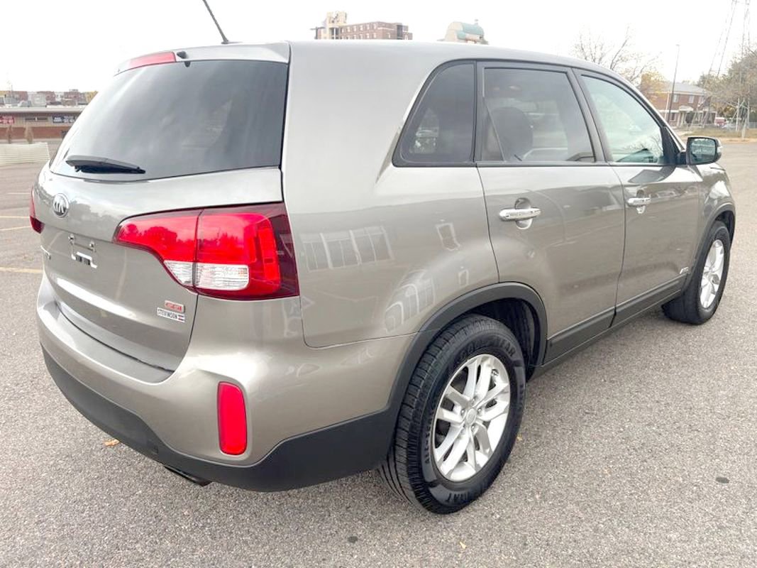 Used 2015 Kia Sorento LX image 7