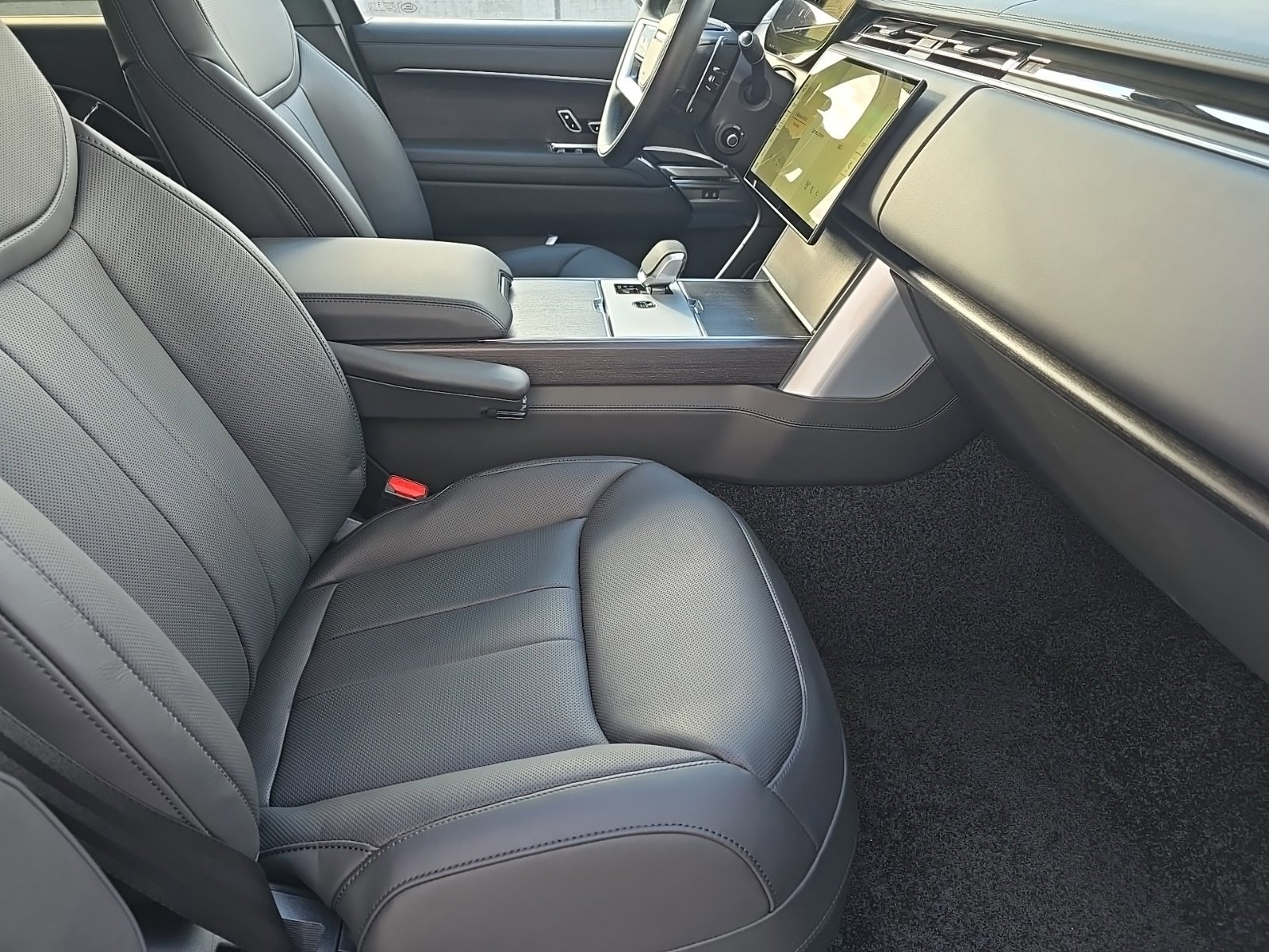 New 2026 Land Rover Range Rover SE image 7