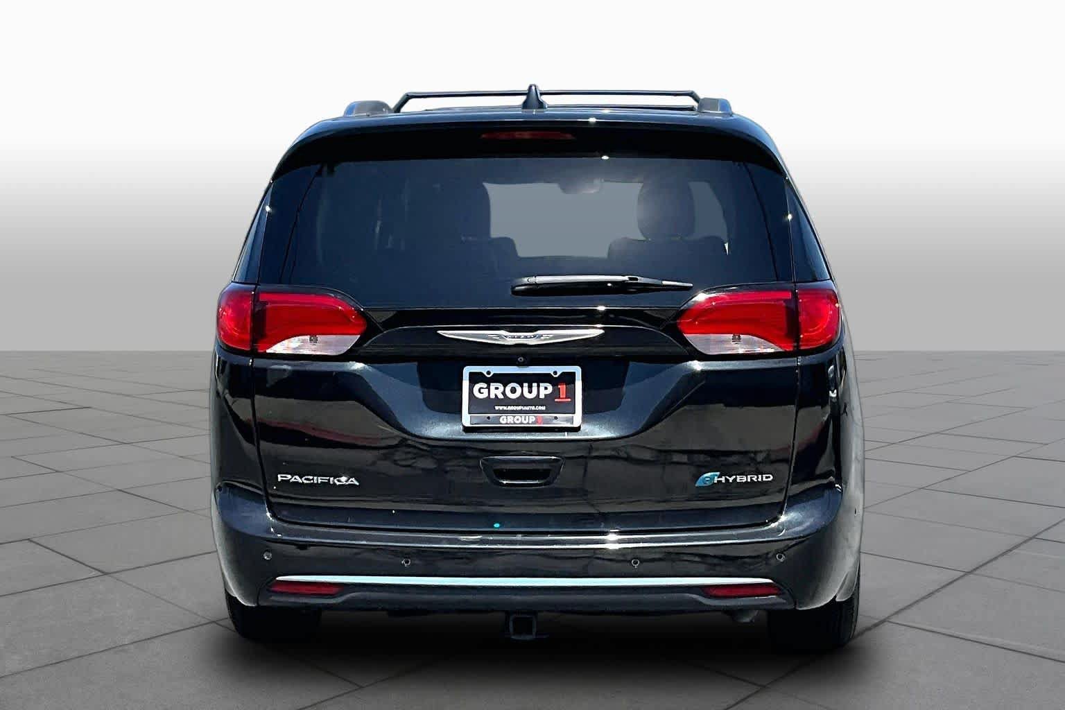 Used 2018 Chrysler Pacifica Limited w/ Advanced Safetytec Group FWD image 4