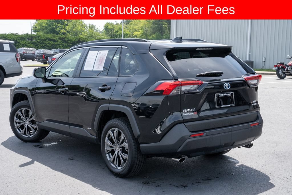 Used 2023 Toyota RAV4 XLE Premium AWD/4WD image 3