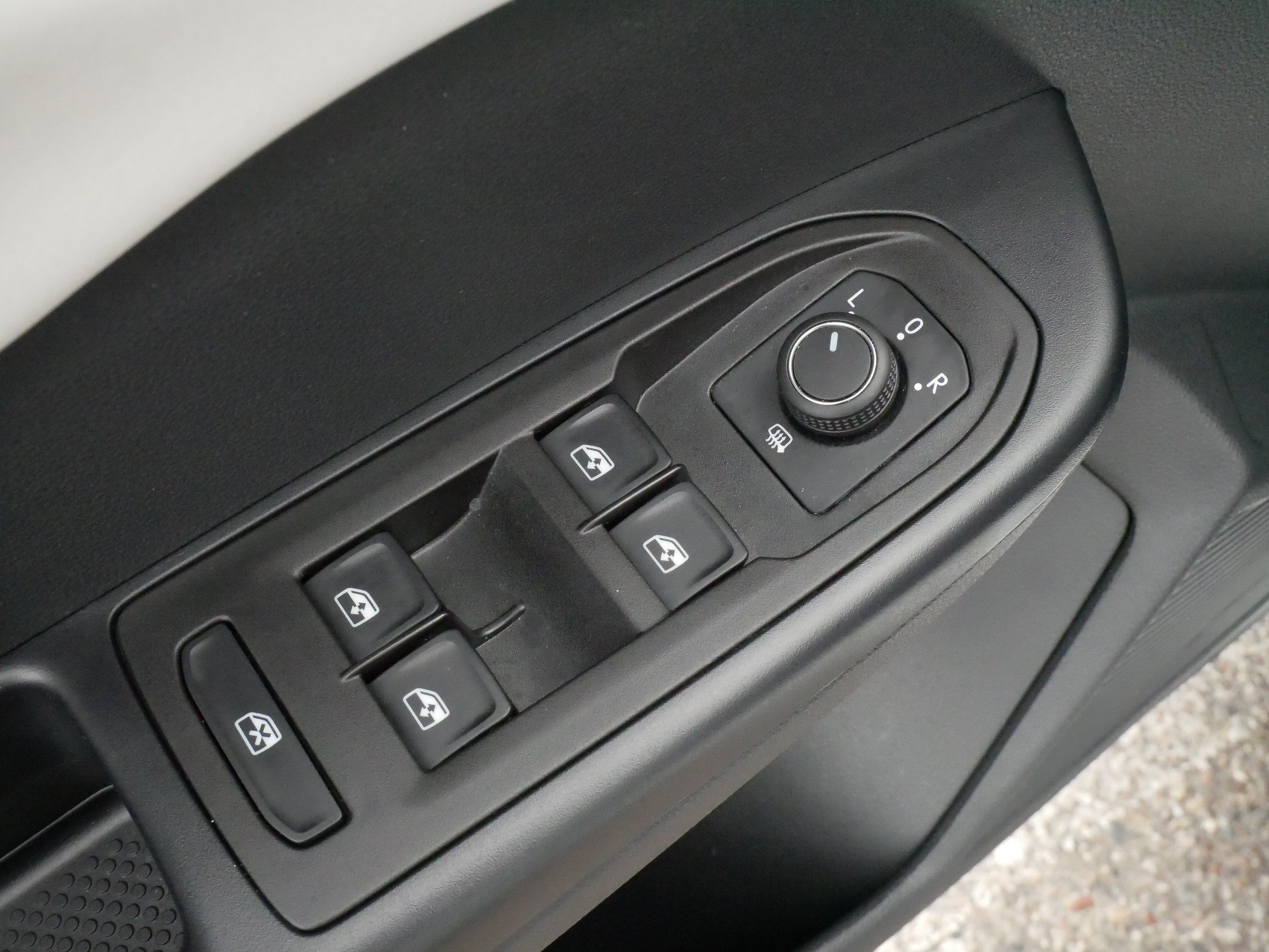 Used 2025 Volkswagen Taos SE w/ Panoramic Sunroof Package AWD/4WD image 19