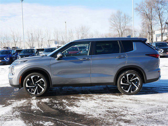Used 2023 Mitsubishi Outlander SE image 4