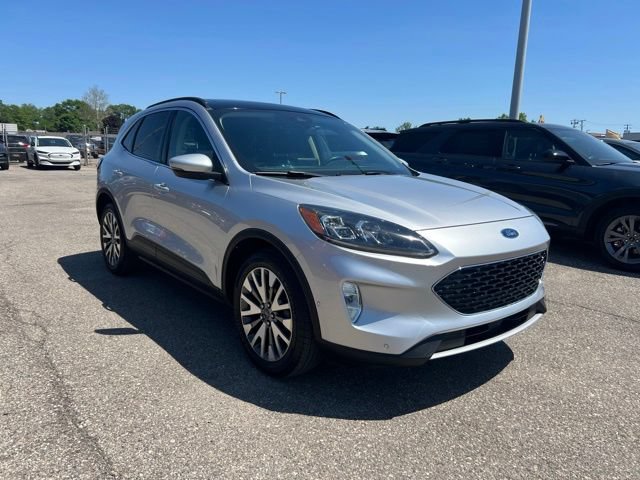 Certified 2020 Ford Escape Titanium AWD/4WD image 3