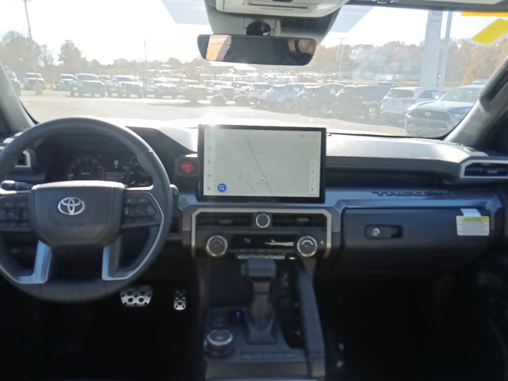 Used 2025 Toyota Tacoma TRD Sport image 26