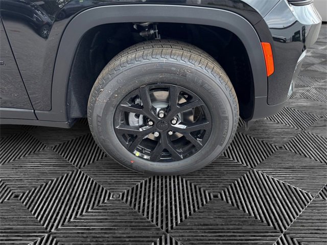 New 2025 Jeep Grand Cherokee Laredo image 14