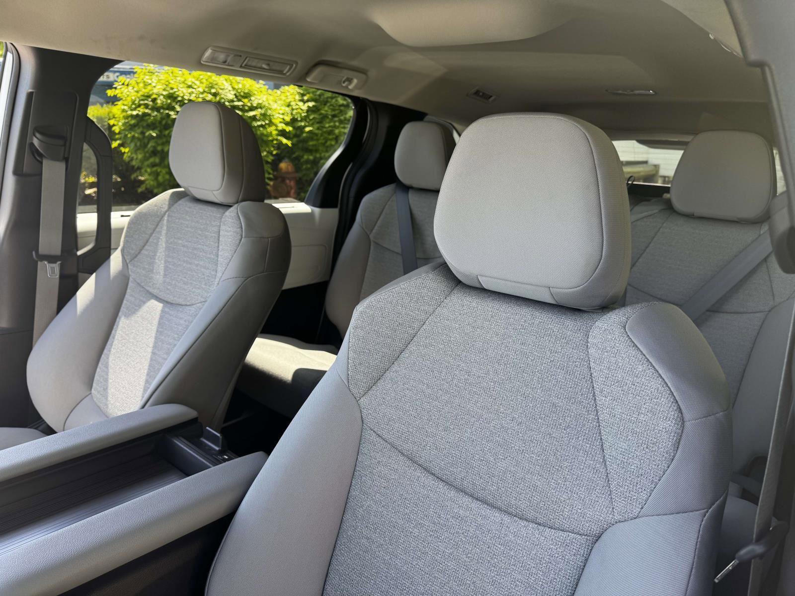Used 2025 Toyota Sienna LE FWD image 19