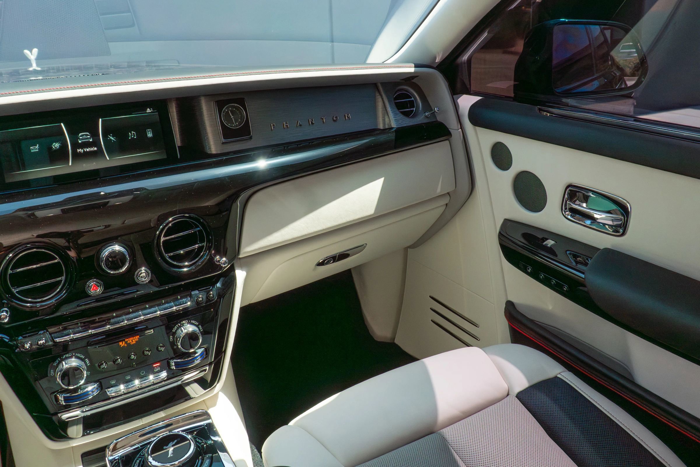 Used 2024 Rolls-Royce Phantom Sedan w/ The Phantom Package RWD image 81