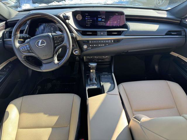 Used 2021 Lexus ES 300h w/ Premium Package image 12
