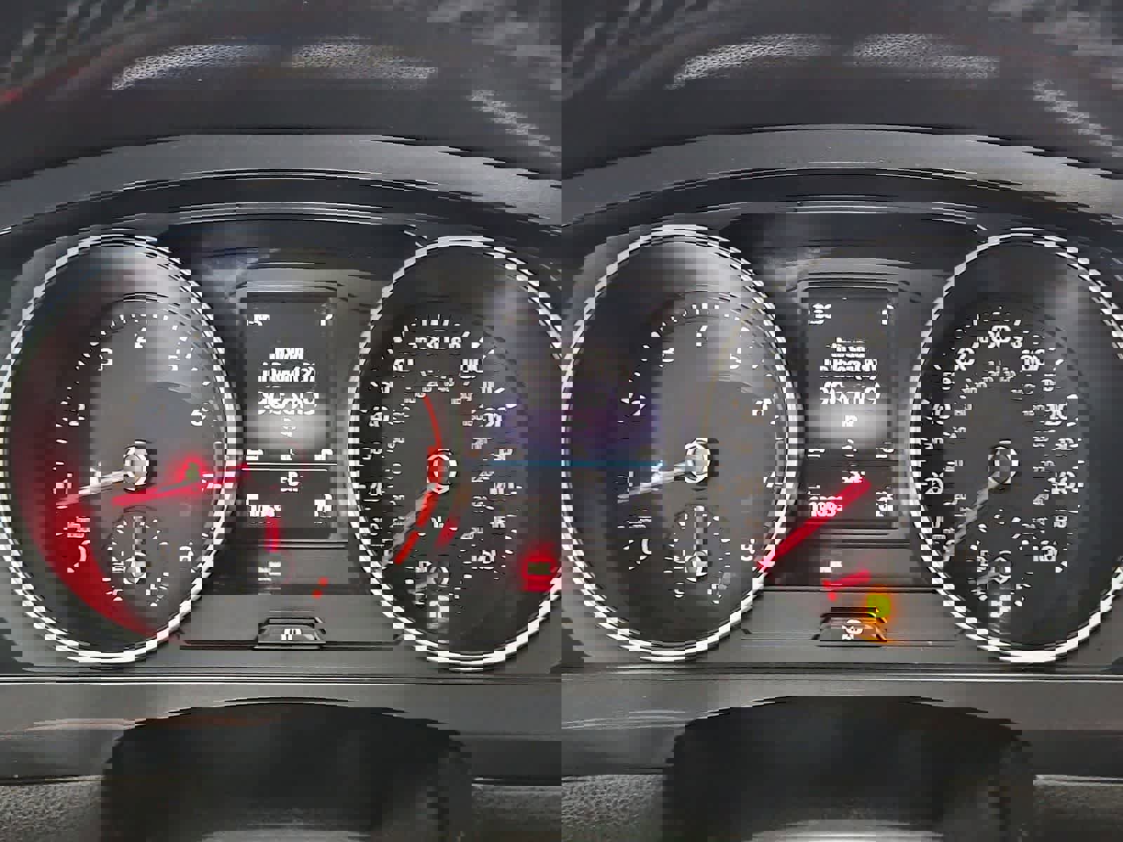 Used 2018 Volkswagen Tiguan SE image 32