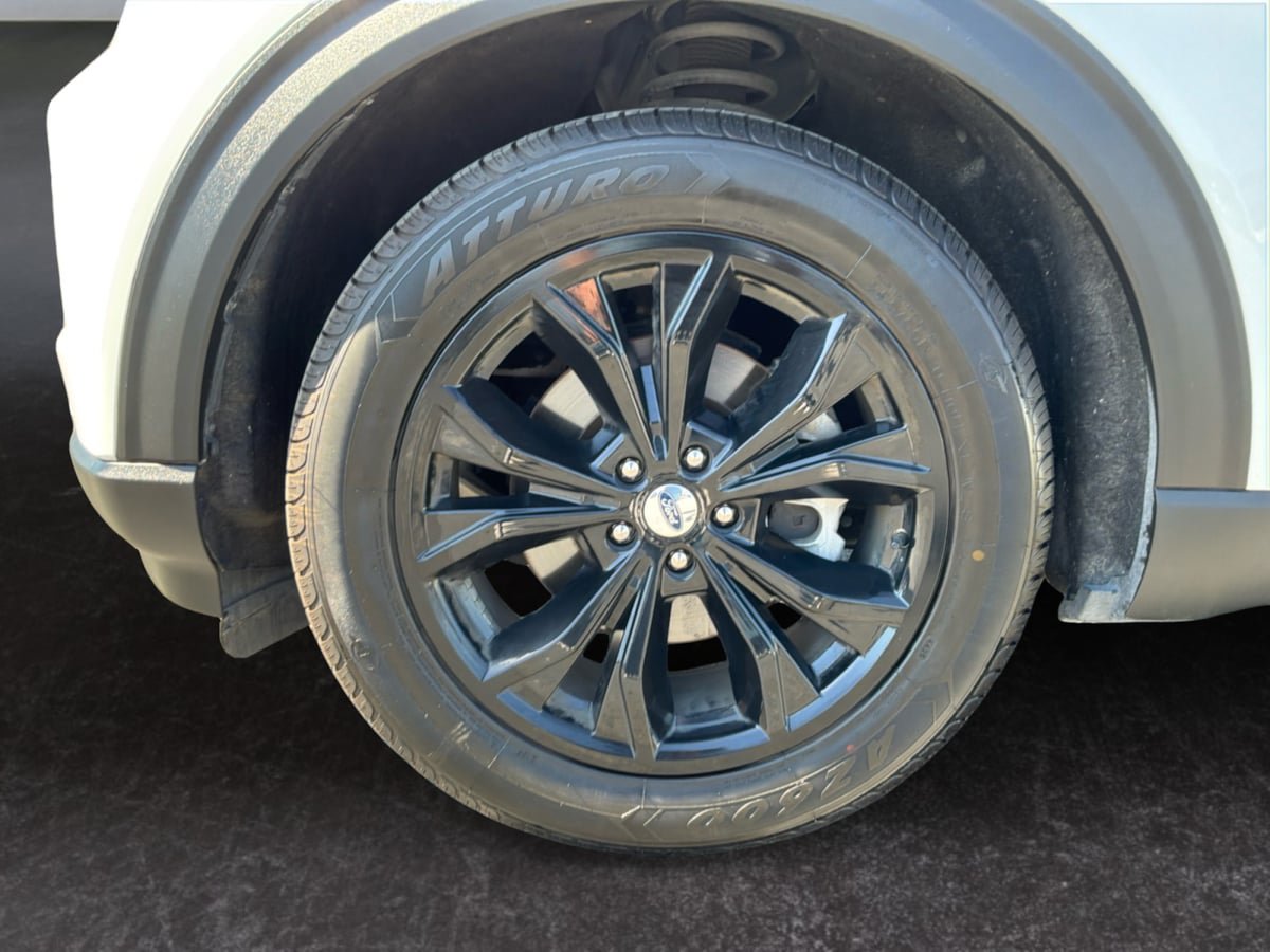 Used 2021 Ford Explorer Limited w/ Equipment Group 301A RWD image 9