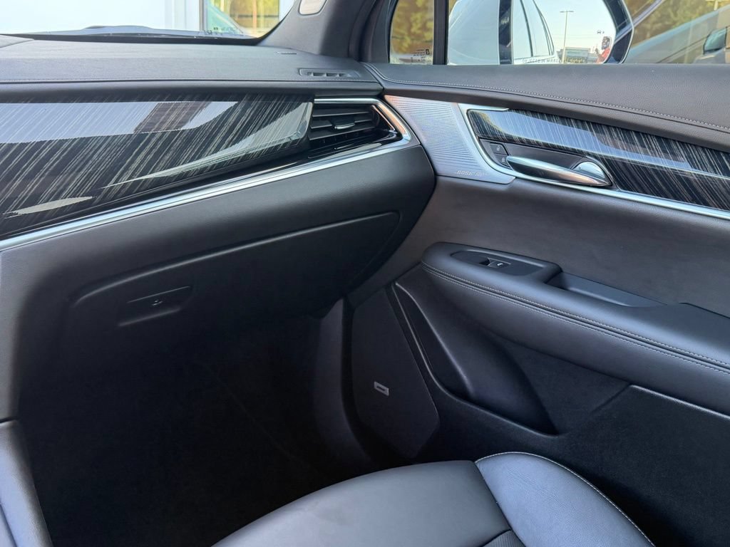 Used 2025 Cadillac XT6 Premium Luxury w/ Technology Package FWD image 21