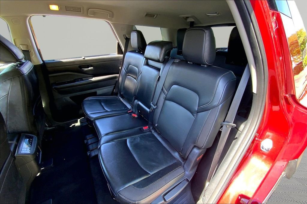 Used 2023 Nissan Pathfinder SL w/ Lighting Package (N92) AWD/4WD image 16