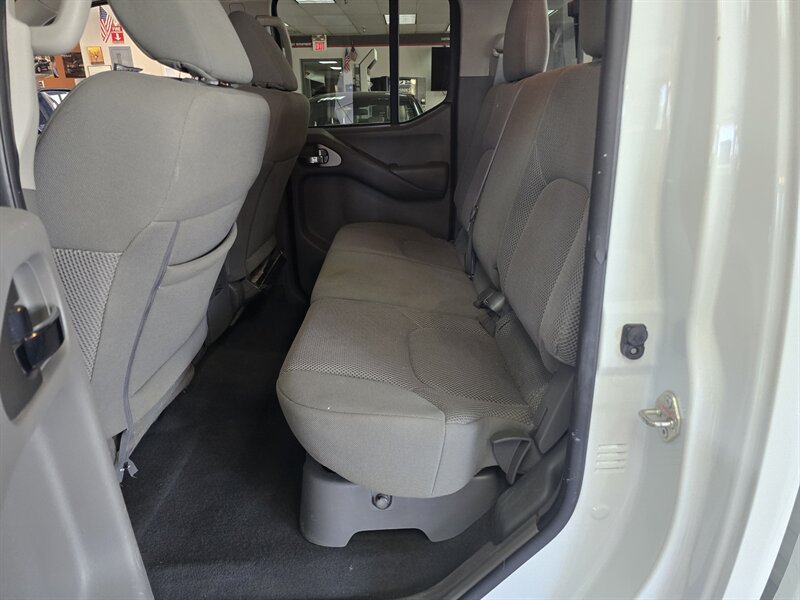 Used 2020 Nissan Frontier SV w/ Midnight Edition Floor Mats RWD image 11