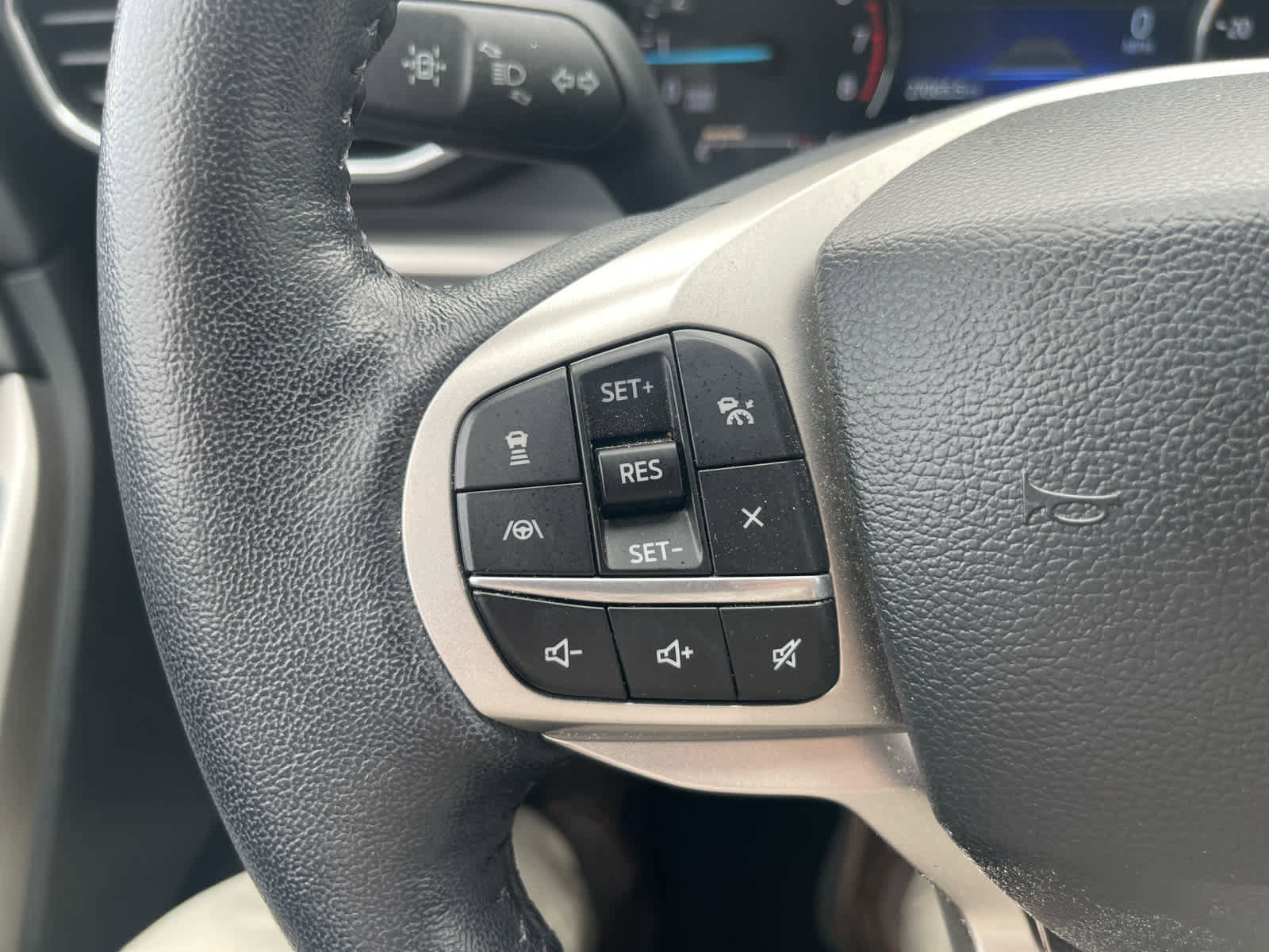 Certified 2022 Ford Explorer XLT w/ Equipment Group 202A image 15