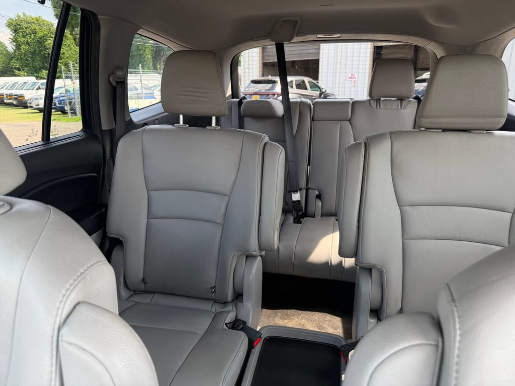 Used 2022 Honda Pilot Touring image 2