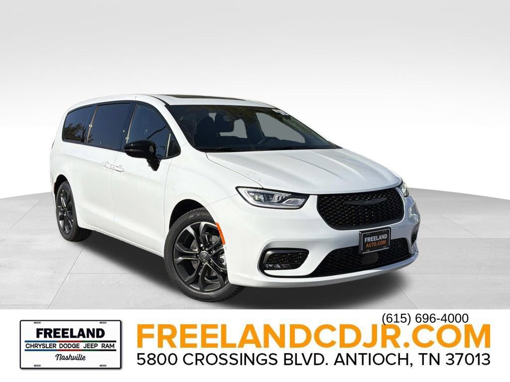 New 2026 Chrysler Pacifica Select image 1