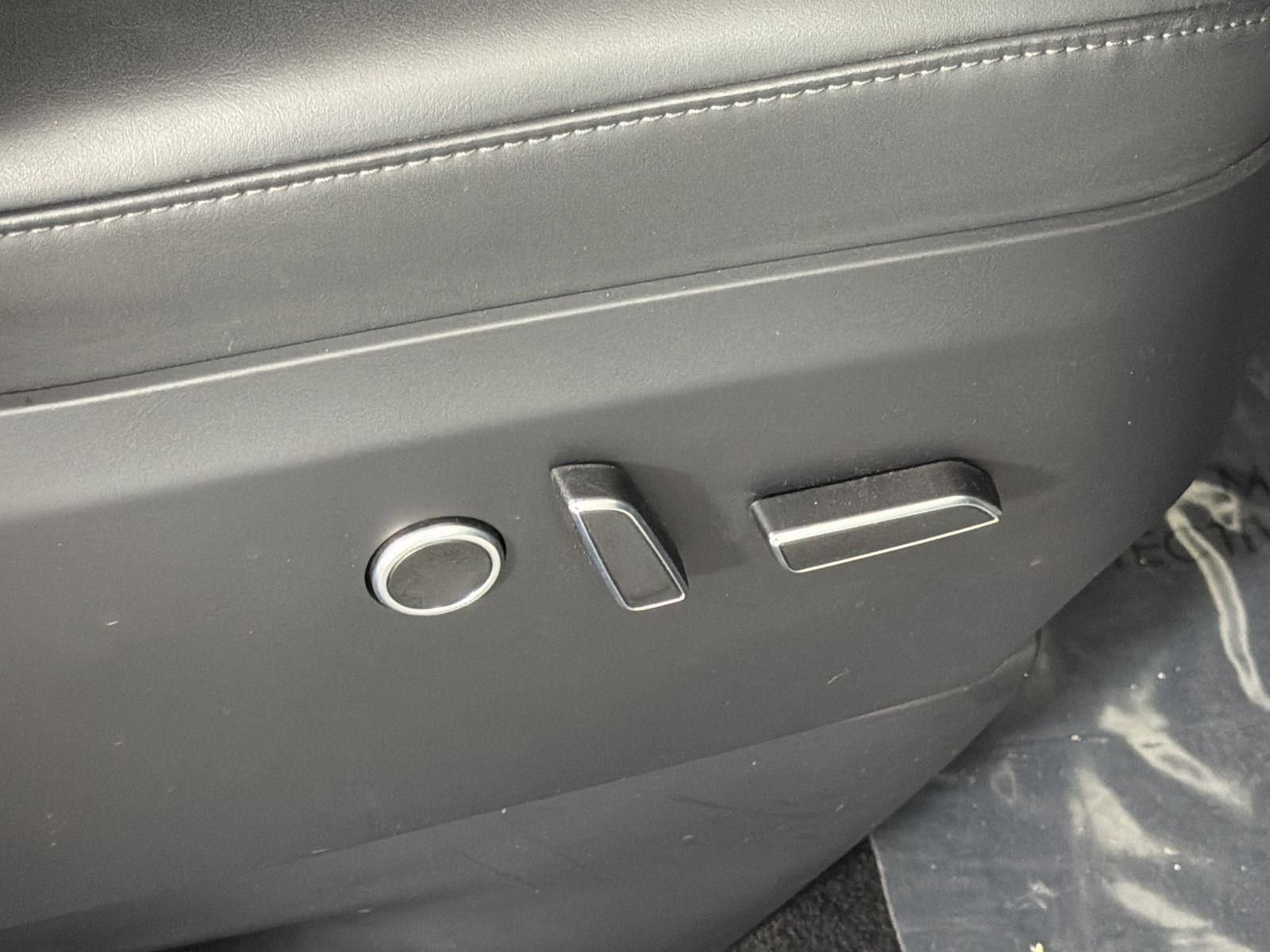 Used 2022 Tesla Model X Plaid image 35