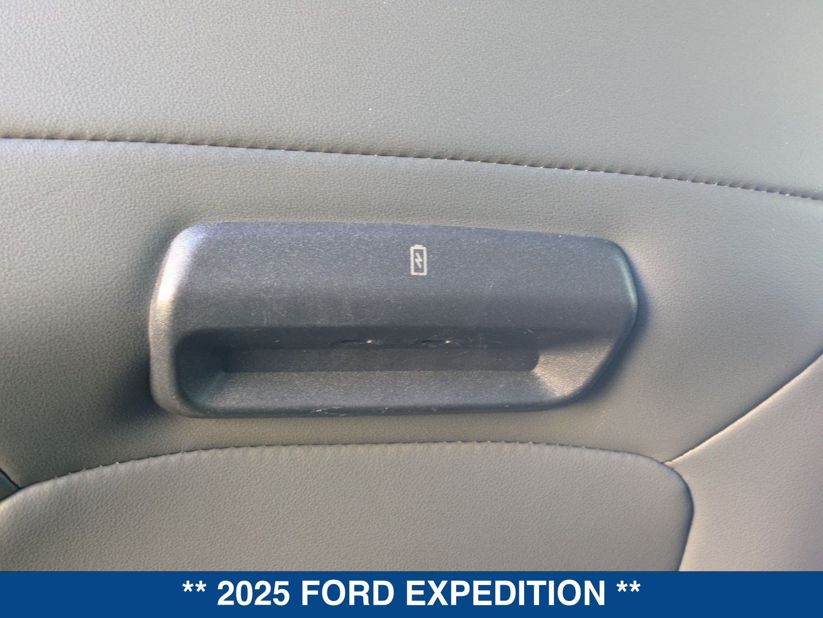 Used 2025 Ford Expedition Active AWD/4WD image 20