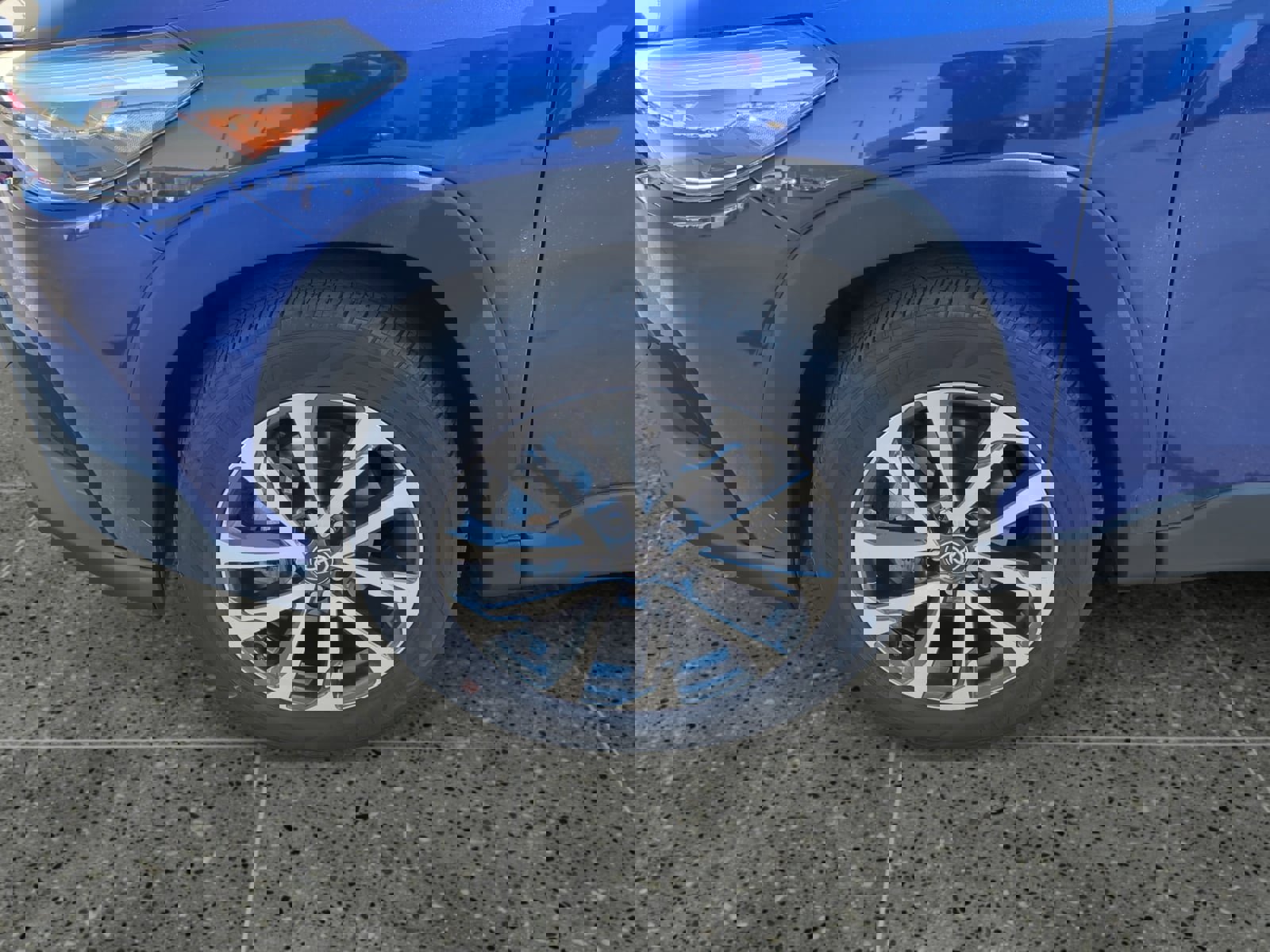 Used 2023 Toyota Corolla Cross XLE image 14