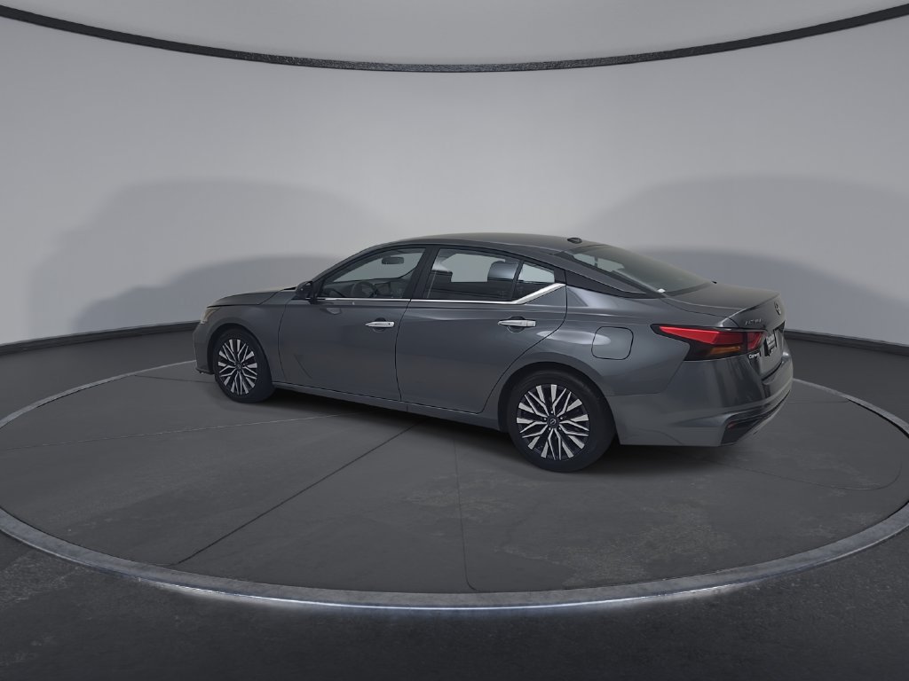 Used 2025 Nissan Altima 2.5 SV FWD image 12