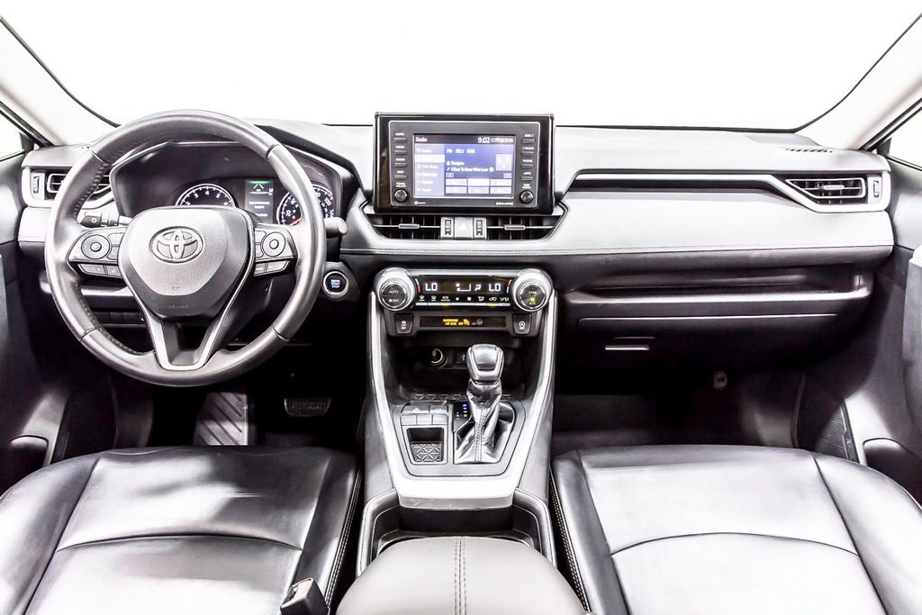 Used 2020 Toyota RAV4 XLE Premium FWD image 17
