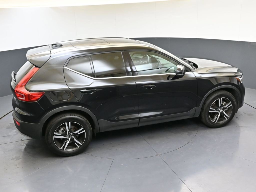 Certified 2025 Volvo XC40 B5 Core image 41