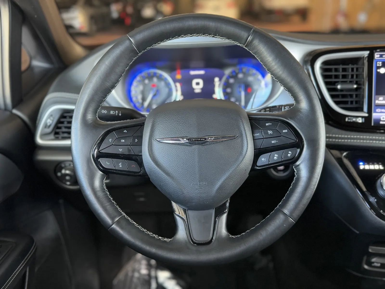 Used 2021 Chrysler Pacifica Touring w/ Uconnect Theater Family Group image 22