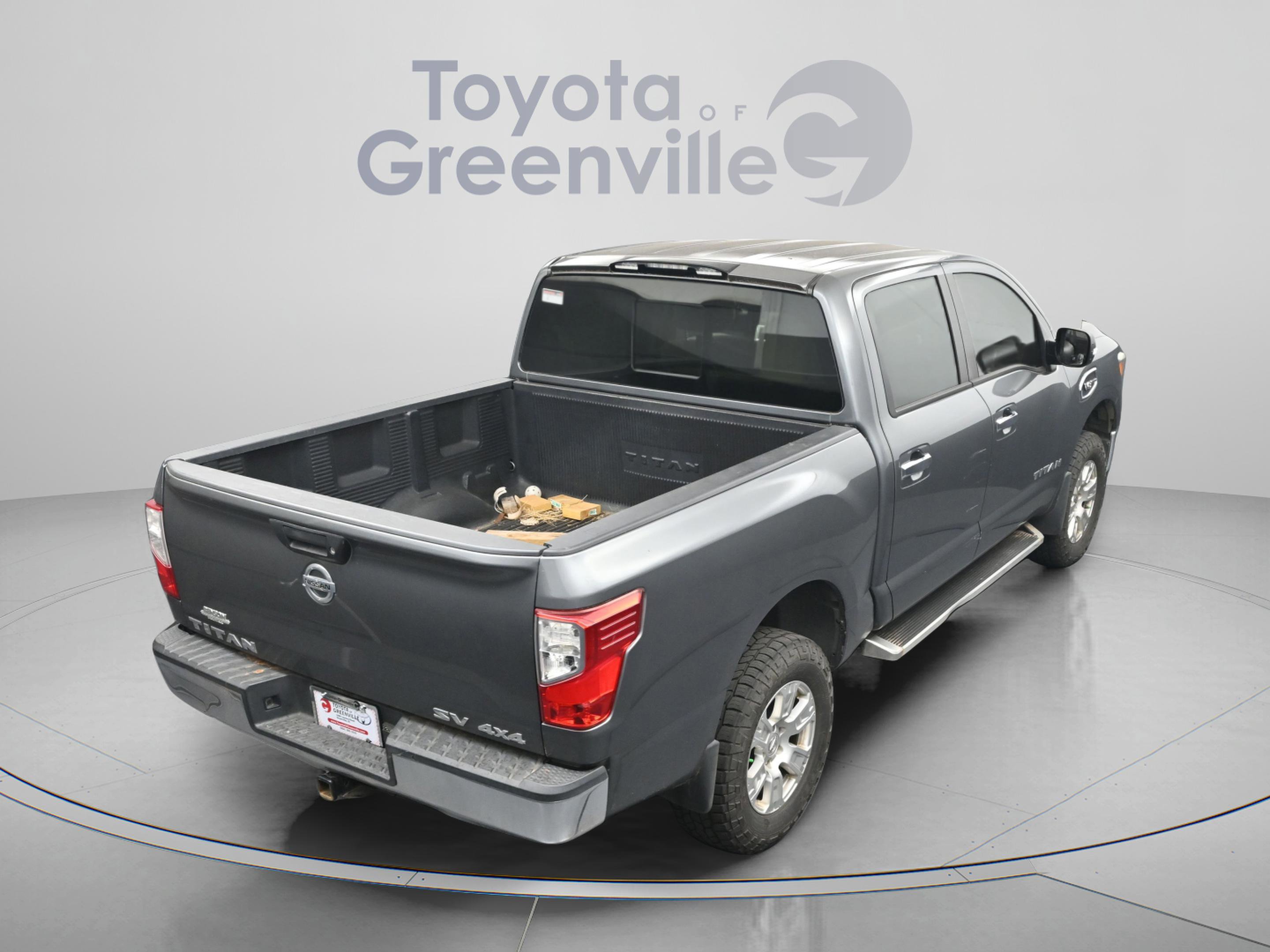 Used 2017 Nissan Titan SV AWD/4WD image 16
