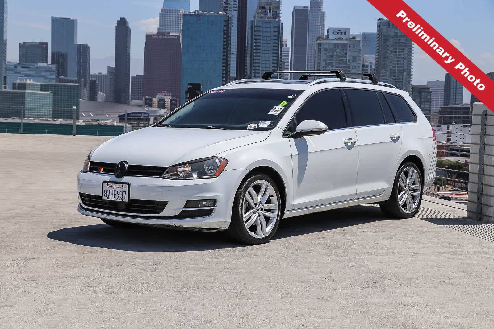 Used 2017 Volkswagen Golf SportWagen FWD image 1
