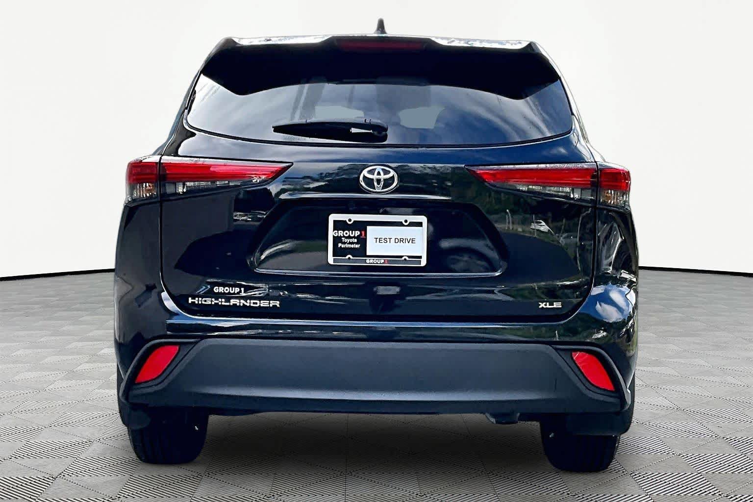 Used 2023 Toyota Highlander XLE FWD image 5