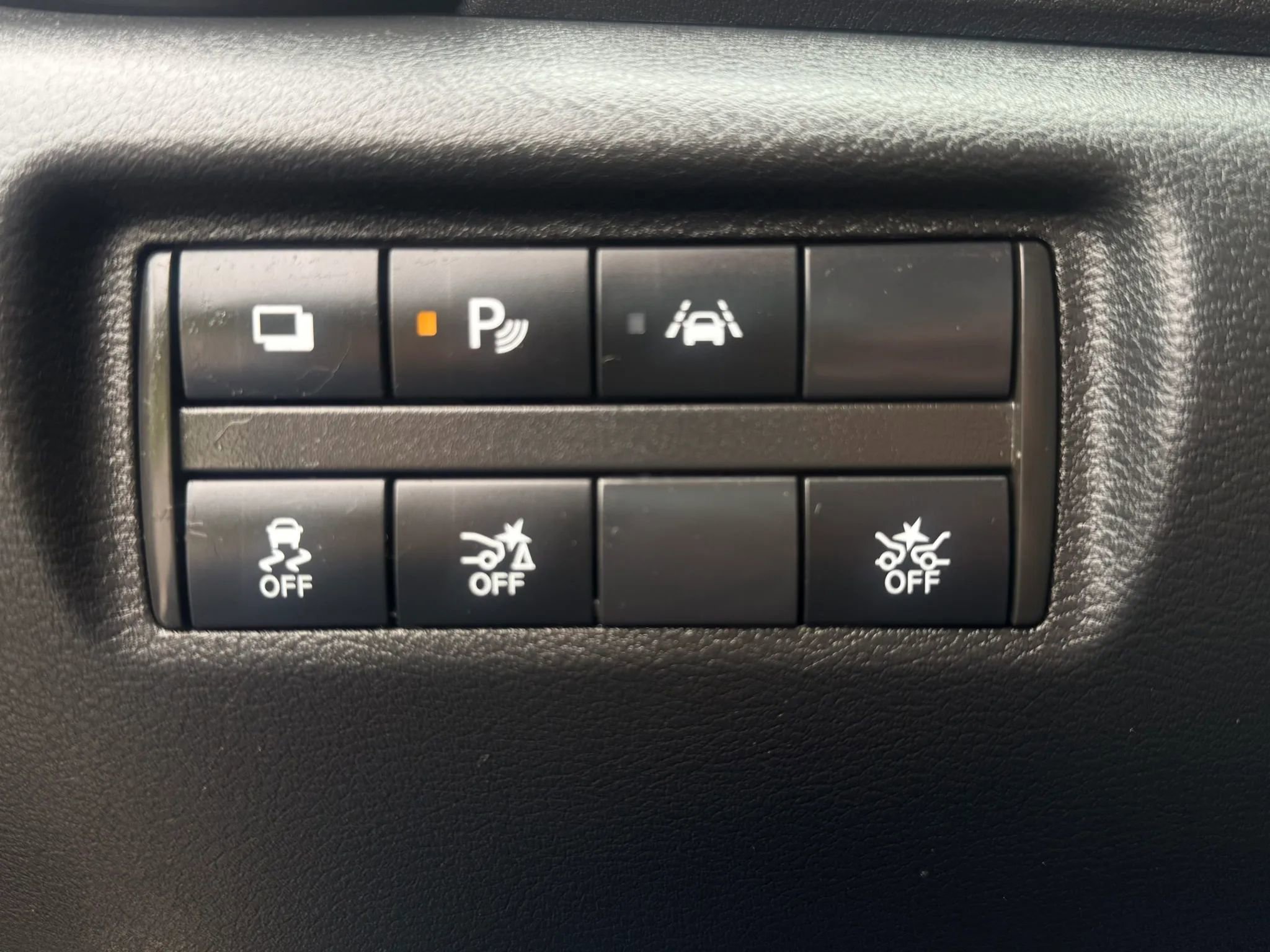 Used 2020 Nissan Versa S FWD image 4