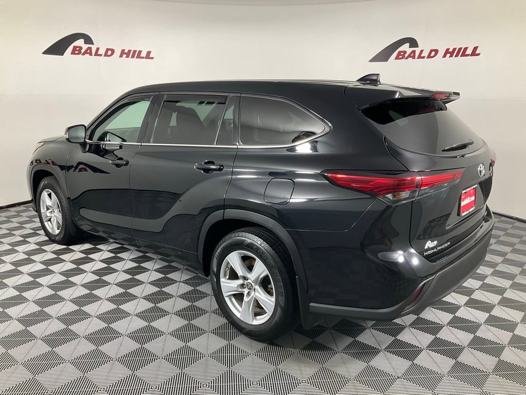 Used 2021 Toyota Highlander LE image 4