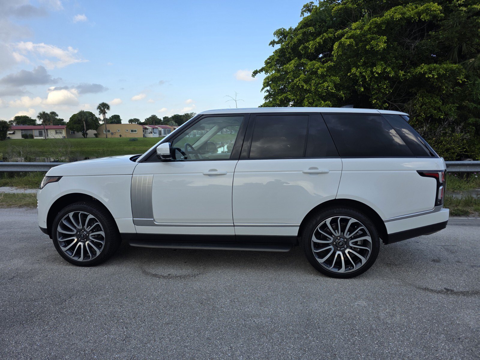 Used 2021 Land Rover Range Rover P525 Westminster Edition AWD/4WD image 7