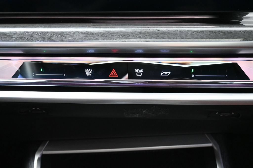 Used 2023 BMW i7 xDrive60 AWD/4WD image 19