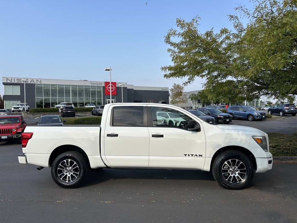 Used 2023 Nissan Titan SV image 8