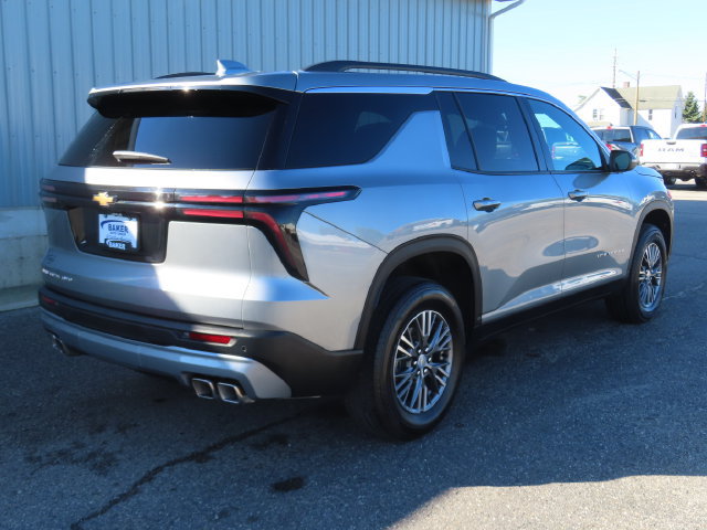 Used 2026 Chevrolet Traverse LT AWD/4WD image 3