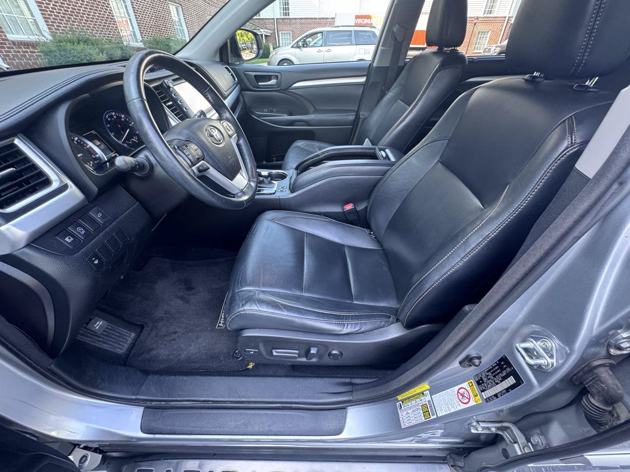 Used 2018 Toyota Highlander XLE AWD/4WD image 27