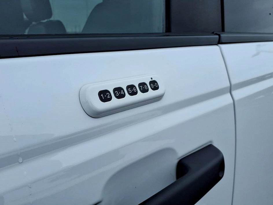 Used 2023 Ford Bronco Badlands image 14